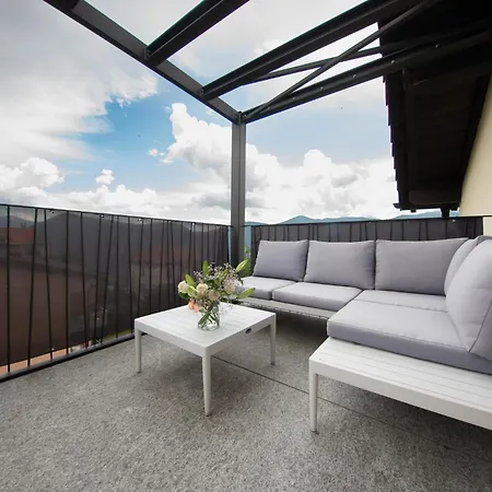 Loft Design In Bre Village Апартаменти *