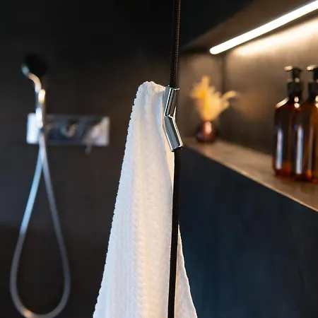 Loft Design In Bre Village شقة لوغانو